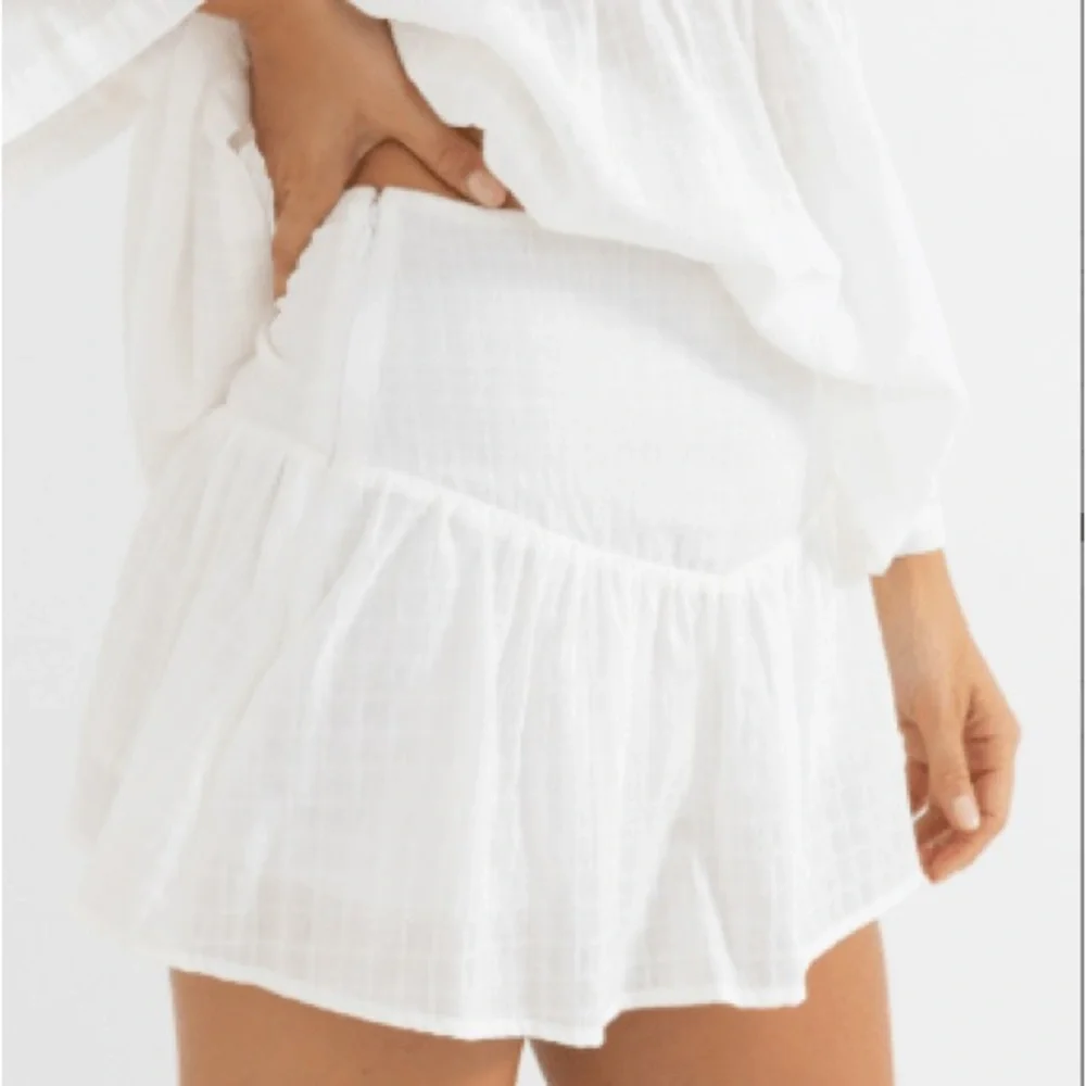 Rhythm Taggie Frill Skort - Picture 2 of 2